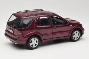 Mercedes ML55 AMG W163 Rot Maisto 1:18 50348 Metall – Bild 3 von 8