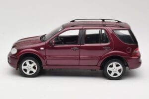 Mercedes ML55 AMG W163 Rot Maisto 1:18 50348 Metall – Bild 4 von 8