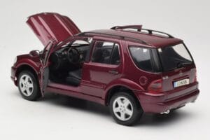Mercedes ML55 AMG W163 Rot Maisto 1:18 50348 Metall – Bild 5 von 8