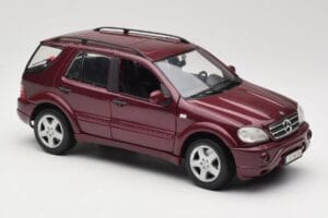 Mercedes ML55 AMG W163 Rot Maisto 1:18 50348 Metall – Bild 6 von 8
