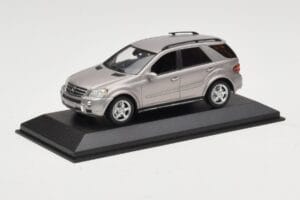 Mercedes ML63 AMG W164 Grau Metallic Minichamps 1:43 400034570 Metall – Bild 2 von 4