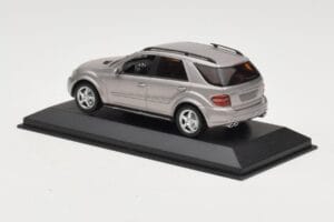Mercedes ML63 AMG W164 Grau Metallic Minichamps 1:43 400034570 Metall – Bild 3 von 4
