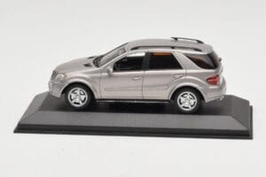 Mercedes ML63 AMG W164 Grau Metallic Minichamps 1:43 400034570 Metall