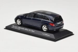 Mercedes R-Class W251 Tanzanite Blue Minichamps 1:43 B66962215 Metall – Bild 3 von 4