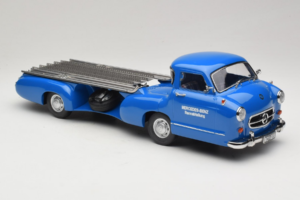 Mercedes Renntransporter Blaues Wunder iScale 1:18 118000000006-P1 Metall – Bild 4 von 6