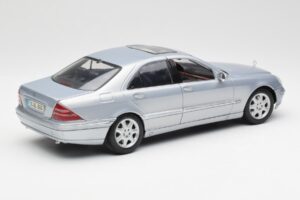 Mercedes S-Class W220 Hellblau Maisto 1:18 56050 Metall – Bild 3 von 8