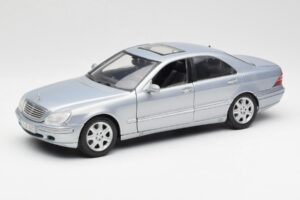 Mercedes S-Class W220 Hellblau Maisto 1:18 56050 Metall