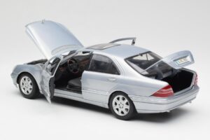 Mercedes S-Class W220 Hellblau Maisto 1:18 56050 Metall – Bild 5 von 8