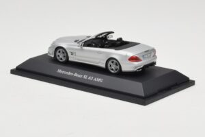 Mercedes SL 63 AMG R230 Silver Metallic Minichamps 1:43 B66960018 Metall – Bild 3 von 4