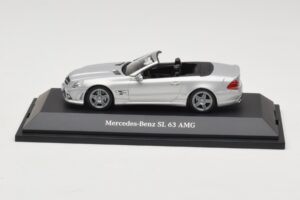 Mercedes SL 63 AMG R230 Silver Metallic Minichamps 1:43 B66960018 Metall
