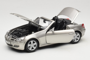 Mercedes SLK R171 Helles Bronze Metallic Maisto 1:18 31674-R1 Metall – Bild 2 von 8