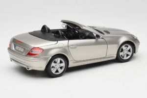 Mercedes SLK R171 Helles Bronze Metallic Maisto 1:18 31674-R1 Metall – Bild 3 von 8