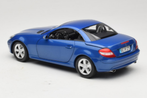 Mercedes SLK R171 Blue Metallic Minichamps 1:18 100033131 Metall – Bild 10 von 11