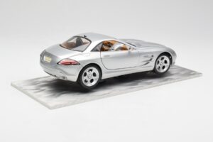 Mercedes SLR Vision Silber Limitierte Auflage Mit Aluminium-Sockel Bburago 1:18 B66962102 Metall – Bild 3 von 8