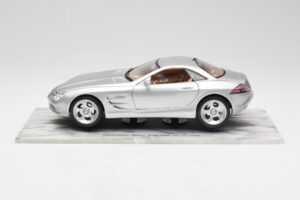 Mercedes SLR Vision Silber Limitierte Auflage Mit Aluminium-Sockel Bburago 1:18 B66962102 Metall – Bild 4 von 8