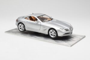 Mercedes SLR Vision Silber Limitierte Auflage Mit Aluminium-Sockel Bburago 1:18 B66962102 Metall – Bild 6 von 8