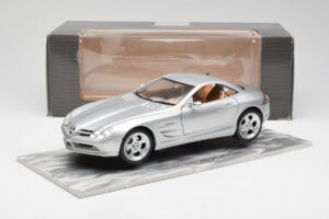 Mercedes SLR Vision Silber Limitierte Auflage Mit Aluminium-Sockel Bburago 1:18 B66962102 Metall – Bild 8 von 8