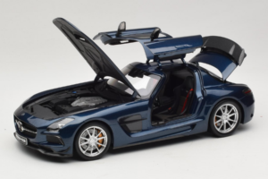 Mercedes SLS AMG Black Series Daytona Blue Metallic Minichamps 1:18 110033026 Metall – Bild 2 von 8