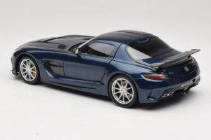 Mercedes SLS AMG Black Series Daytona Blue Metallic Minichamps 1:18 110033026 Metall – Bild 7 von 8