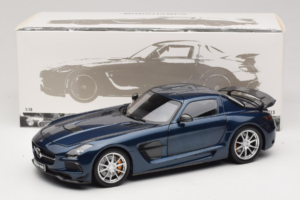 Mercedes SLS AMG Black Series Daytona Blue Metallic Minichamps 1:18 110033026 Metall – Bild 8 von 8