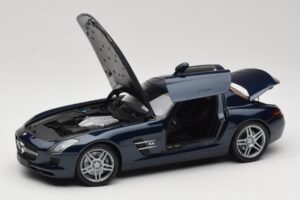 Mercedes SLS AMG C197 Blue Metallic Minichamps 1:18 100039021 Metall – Bild 2 von 8