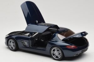 Mercedes SLS AMG C197 Blue Metallic Minichamps 1:18 100039021 Metall – Bild 5 von 8