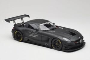 Mercedes AMG SLS C197 GT3 45 Jahre Driving Performance Minichamps 1:18 151133100 Metall – Bild 4 von 6