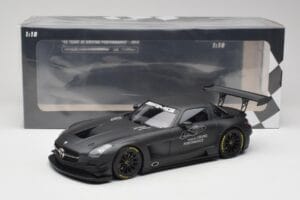 Mercedes AMG SLS C197 GT3 45 Jahre Driving Performance Minichamps 1:18 151133100 Metall – Bild 6 von 6