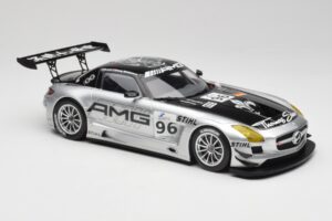 Mercedes AMG SLS C197 GT3 Team AMG China #96 M. Hakkinen / C. Cheng Zhuhai 6th 2011 Minichamps 1:18 151113196 Metall – Bild 4 von 6