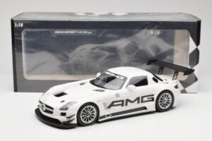 Mercedes AMG SLS C197 GT3 Street Weiss Minichamps 1:18 151123107 Metall – Bild 6 von 6