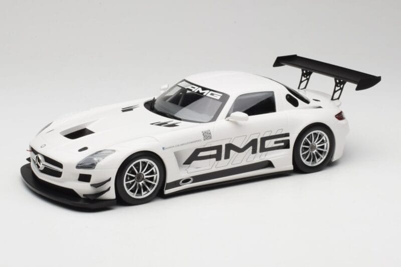 Mercedes AMG SLS C197 GT3 Street Weiss Minichamps 1:18 151123107 Metall