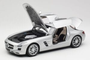 Mercedes SLS AMG C197 Iridium Silber Minichamps 1:18 100039026 Metall – Bild 2 von 8