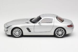 Mercedes SLS AMG C197 Iridium Silber Minichamps 1:18 100039026 Metall – Bild 4 von 8