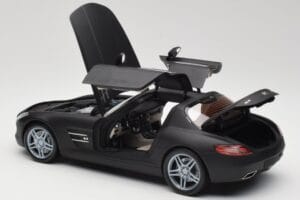 Mercedes SLS AMG C197 Matte Black Minichamps 1:18 100039027 Metall – Bild 5 von 8