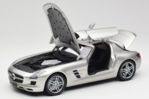 Mercedes SLS AMG C197 Matt Silber Minichamps 1:18 100039029 Metall – Bild 2 von 8