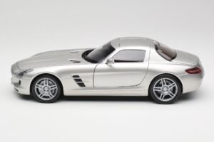 Mercedes SLS AMG C197 Matt Silber Minichamps 1:18 100039029 Metall – Bild 4 von 8