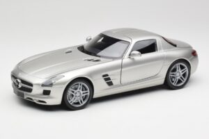 Mercedes SLS AMG C197 Matt Silber Minichamps 1:18 100039029 Metall