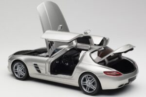 Mercedes SLS AMG C197 Matt Silber Minichamps 1:18 100039029 Metall – Bild 5 von 8