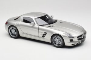 Mercedes SLS AMG C197 Matt Silber Minichamps 1:18 100039029 Metall – Bild 6 von 8