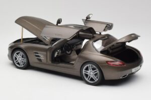 Mercedes SLS AMG C197 Monza Grau Minichamps 1:18 B66960044 Metall – Bild 5 von 8