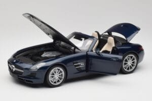 Mercedes SLS AMG R197 Roadster South Seas Blau Minichamps 1:18 100039031 Metall – Bild 2 von 8