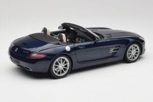 Mercedes SLS AMG R197 Roadster South Seas Blau Minichamps 1:18 100039031 Metall – Bild 3 von 8