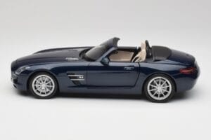 Mercedes SLS AMG R197 Roadster South Seas Blau Minichamps 1:18 100039031 Metall – Bild 4 von 8