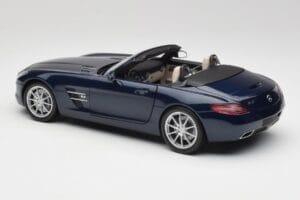 Mercedes SLS AMG R197 Roadster South Seas Blau Minichamps 1:18 100039031 Metall – Bild 7 von 8