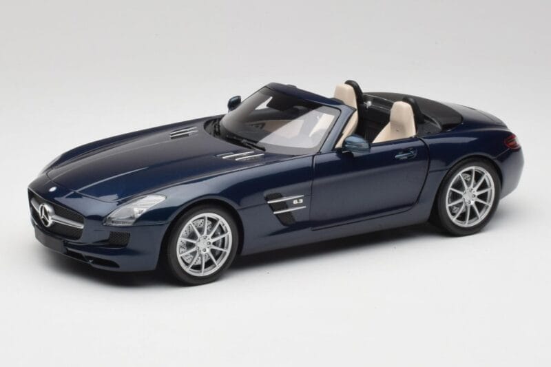 Mercedes SLS AMG R197 Roadster South Seas Blau Minichamps 1:18 100039031 Metall