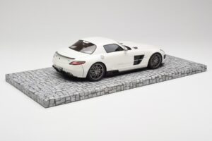Mercedes Brabus SLS AMG 700 Biturbo Pearl Weiss Minichamps 1:18 107032020 Metall – Bild 2 von 6