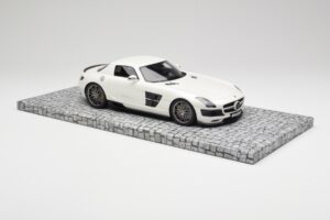 Mercedes Brabus SLS AMG 700 Biturbo Pearl Weiss Minichamps 1:18 107032020 Metall – Bild 4 von 6