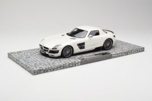 Mercedes Brabus SLS AMG 700 Biturbo Pearl Weiss Minichamps 1:18 107032020 Metall