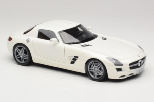 Mercedes SLS AMG Designo Mystic White Museum Edition Minichamps 1:18 B66055551 Metall – Bild 6 von 8