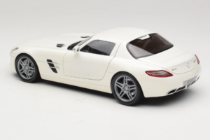 Mercedes SLS AMG Designo Mystic White Museum Edition Minichamps 1:18 B66055551 Metall – Bild 7 von 8